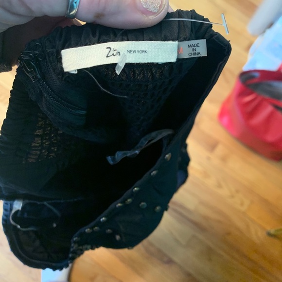 Great little party dress.  Size Medium. - Picture 5 of 6